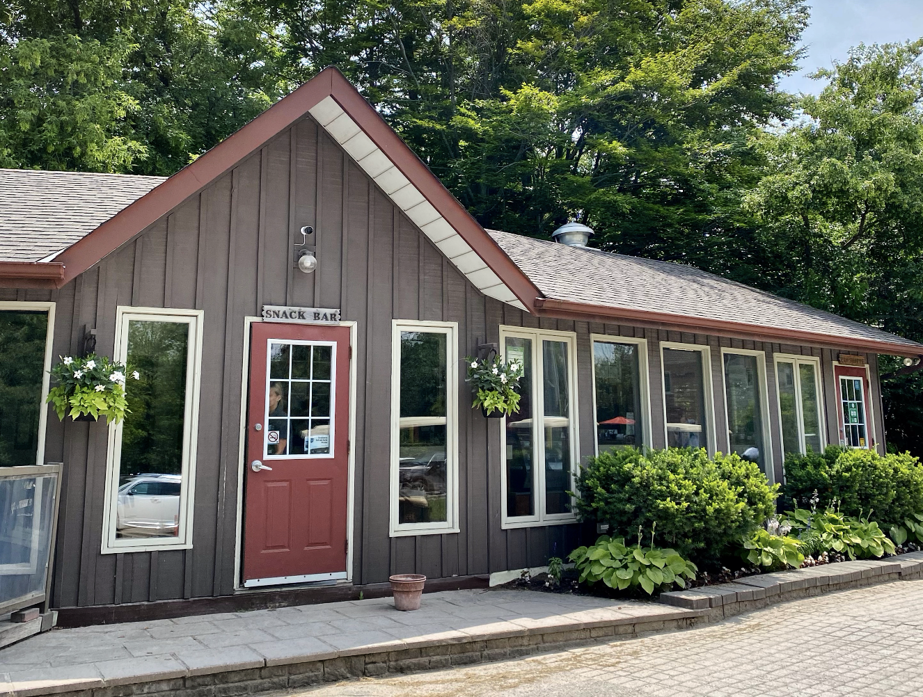 Riverside Golf Club House